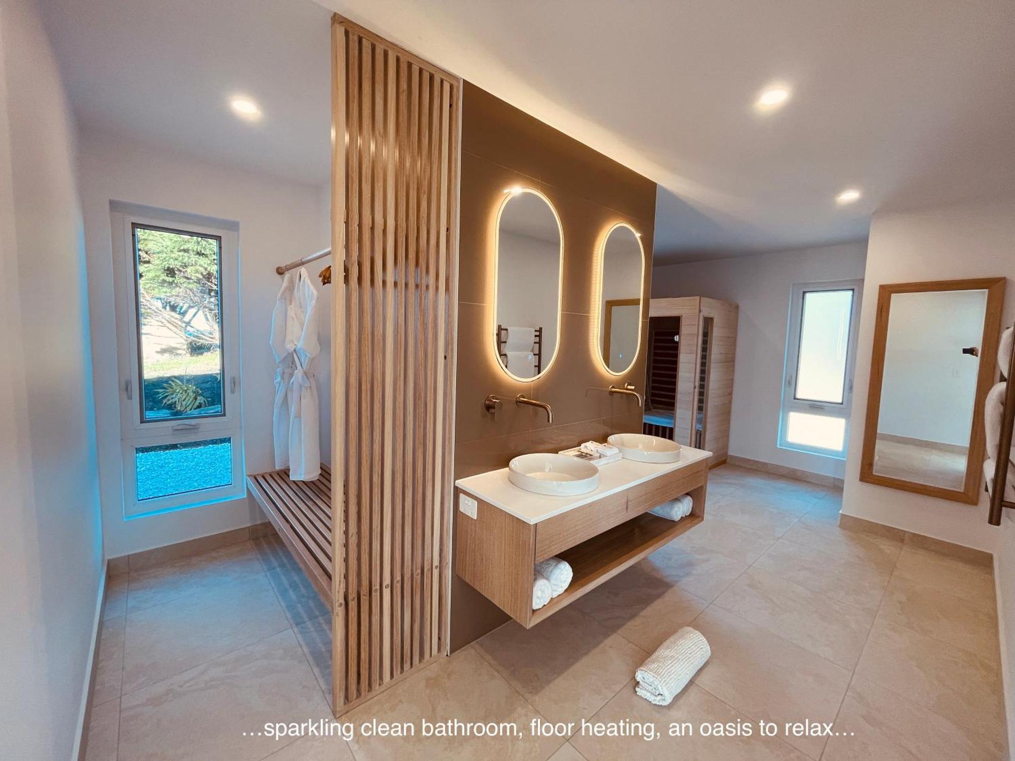 Saltwater - Absolute Oceanfront, Fire Pits, Some Villas With Hot Tubs And Sauna Falmouth المظهر الخارجي الصورة