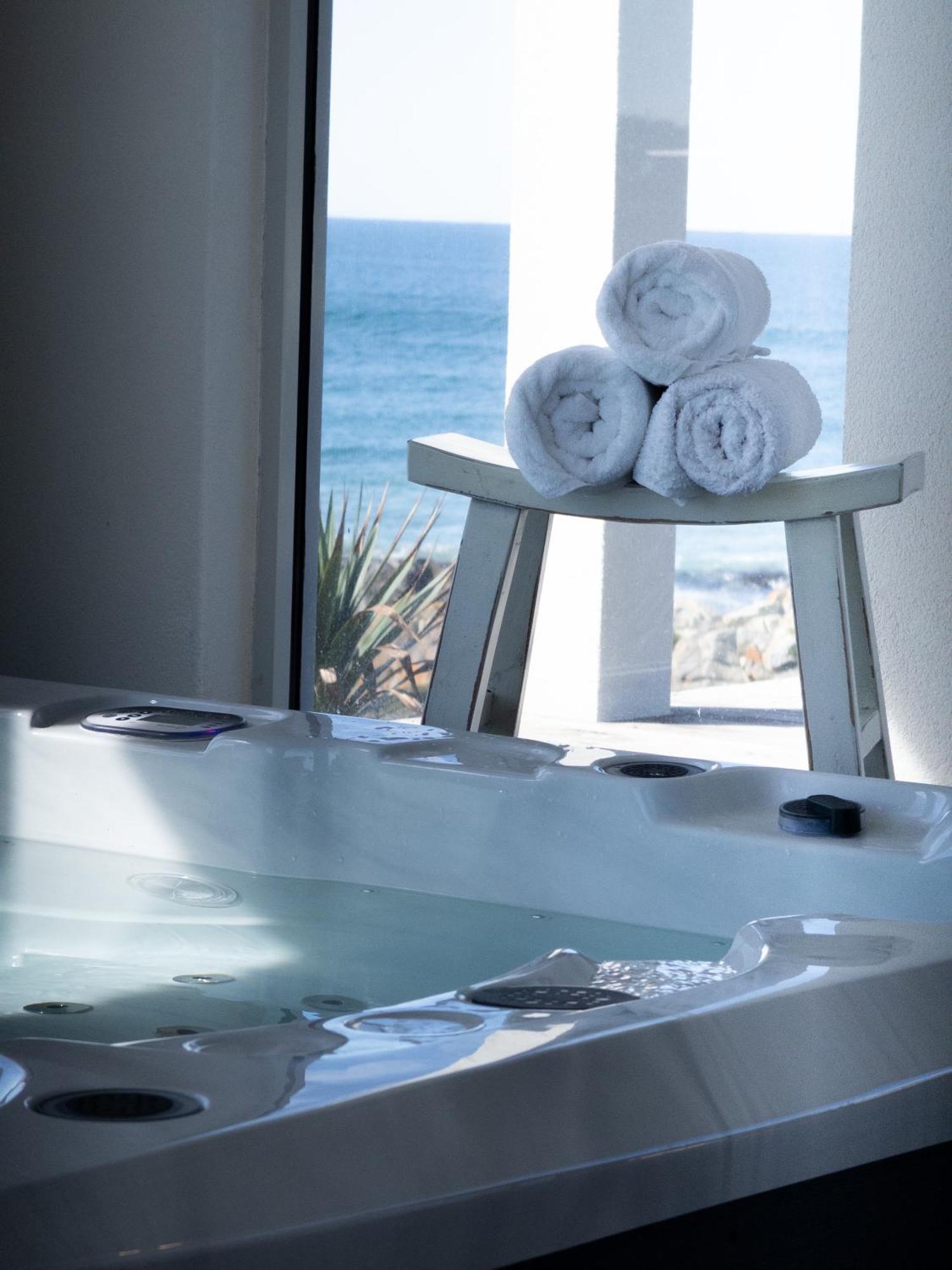 Saltwater - Absolute Oceanfront, Fire Pits, Some Villas With Hot Tubs And Sauna Falmouth المظهر الخارجي الصورة