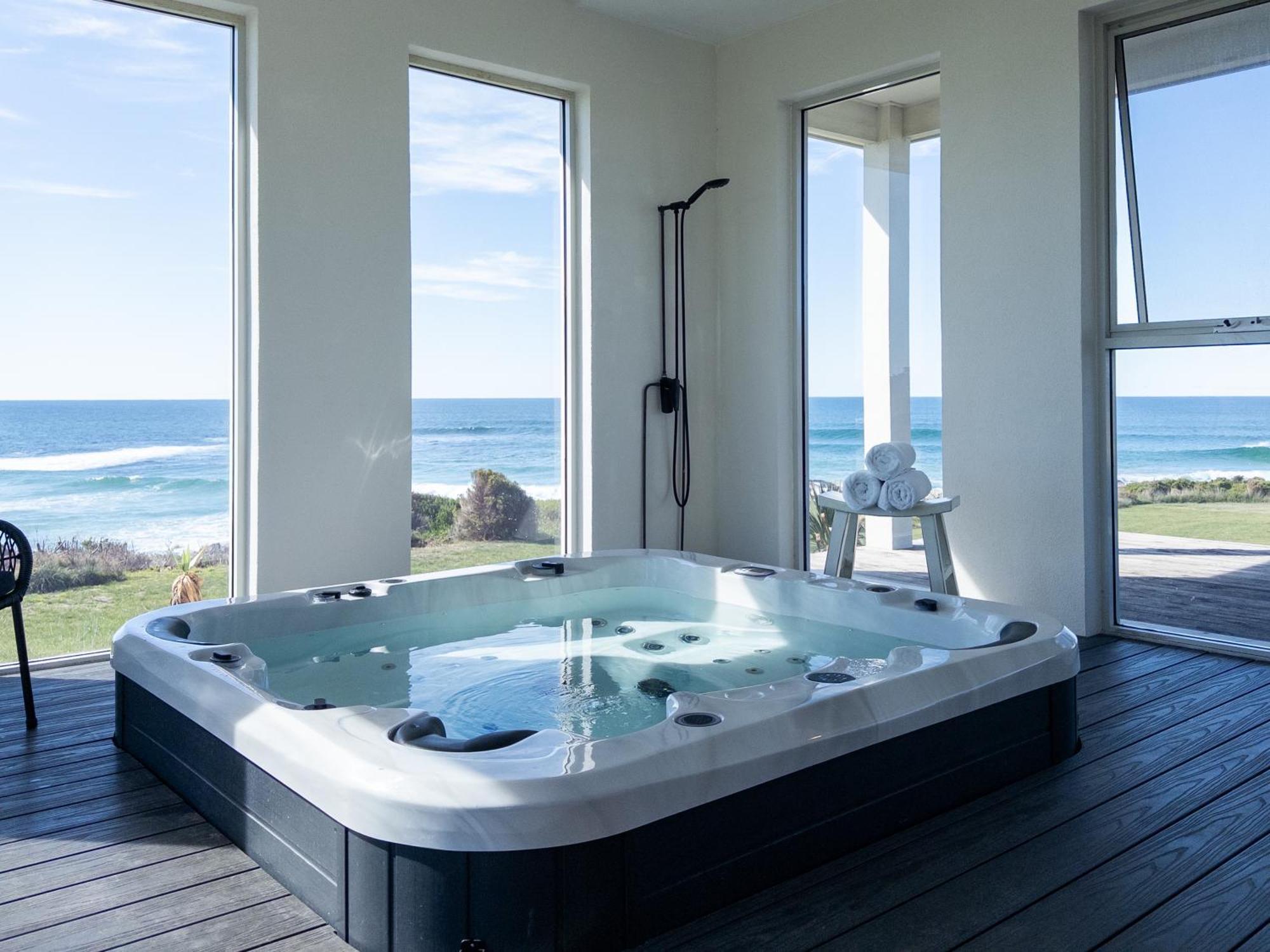 Saltwater - Absolute Oceanfront, Fire Pits, Some Villas With Hot Tubs And Sauna Falmouth المظهر الخارجي الصورة