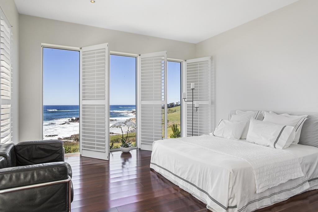 Saltwater - Absolute Oceanfront, Fire Pits, Some Villas With Hot Tubs And Sauna Falmouth الغرفة الصورة